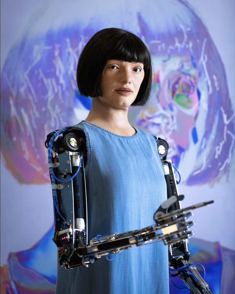 Titel_Humanoid Robotkunstner Ai-Da_type_AI kunst experiment_credit_AidanMeller